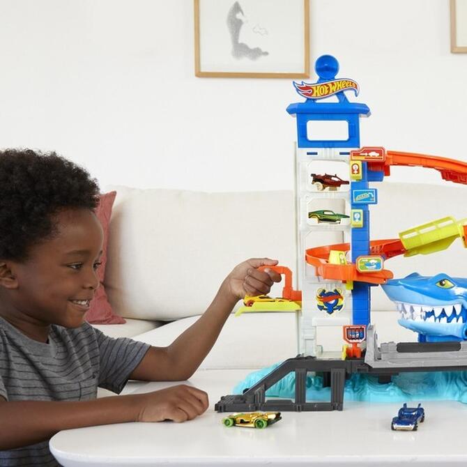 Hot Wheels Garage City with Shark 4+