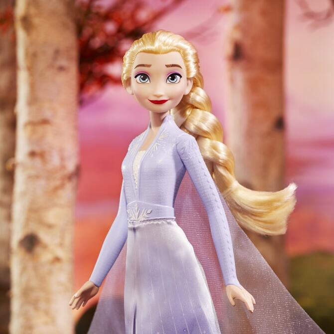 Disney Frozen 2 Shimmer Travel Elsa